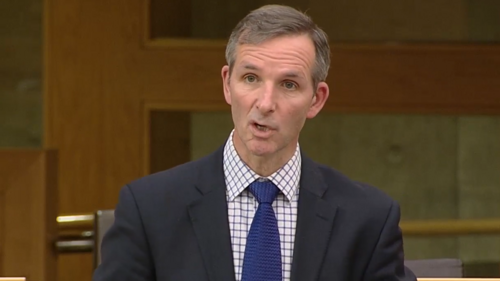 Liam McArthur speaking in the chamber on dentistry